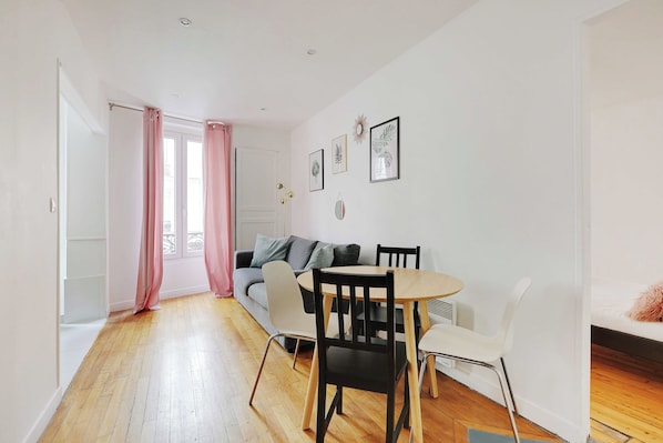 Apartment | Dining