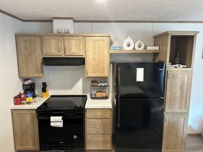 Microwave, oven, stovetop, dishwasher - The Ferry Retreat in Cedar Island! (Cedar Island)