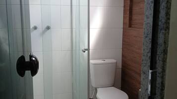 Quarto duplo básico, vista para a cidade | Wi-Fi de cortesia