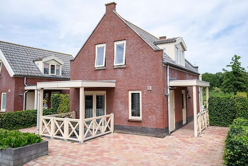 Sun-soaked Bungalow in Simonshaven