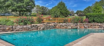 Resort Amenities & Lake Access: Camdenton Retreat