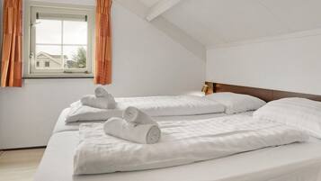House | 3 bedrooms, individually furnished, bed sheets