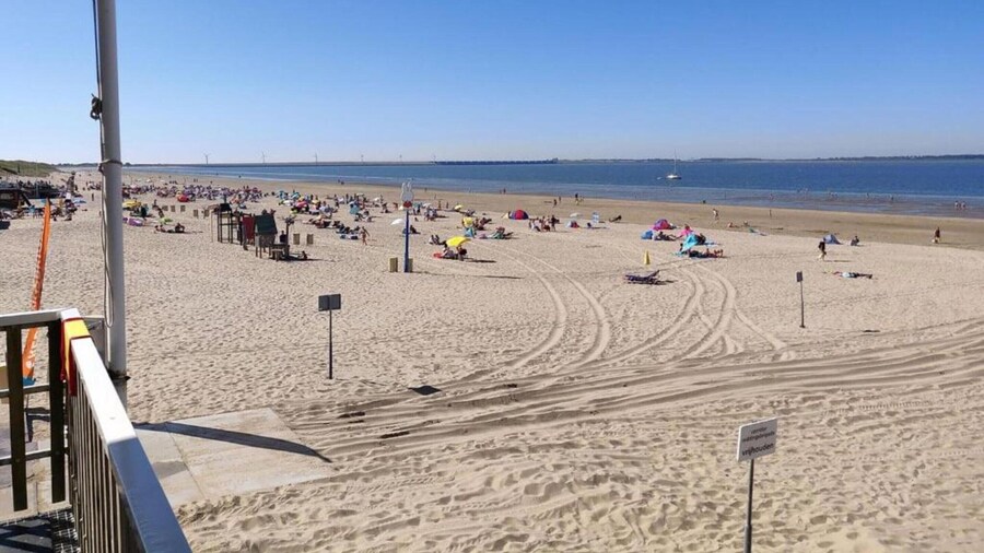Bungalow in Zuytland Buiten With Fishing Platform