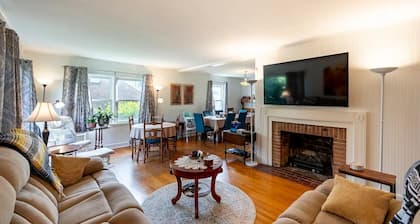 Welcome Home: Comfortable Home for Families, Pets, Remote Workers