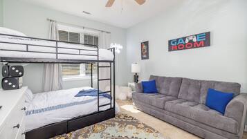 4 bedrooms, desk, free WiFi, bed sheets