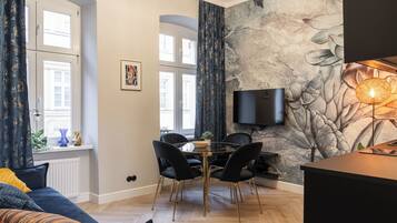 Apartment | Living room | Flat-screen TV