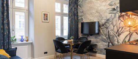 Apartment | Living room | Flat-screen TV