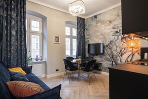 Apartment | Living area | Flat-screen TV