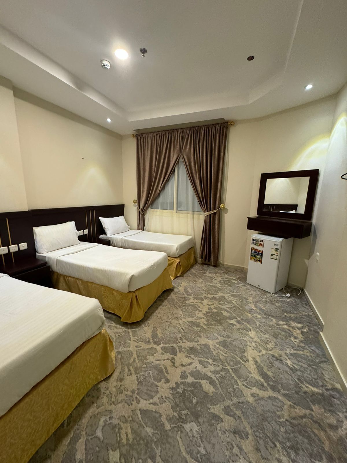 デラックス トリプルルーム シティビュー | セーフティボックス (室内)、WiFi (無料)