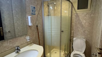 Haartrockner, Handtücher, Seife, Shampoo