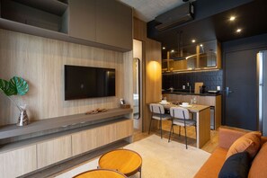 Eenvoudig appartement | Woonruimte | Televisie