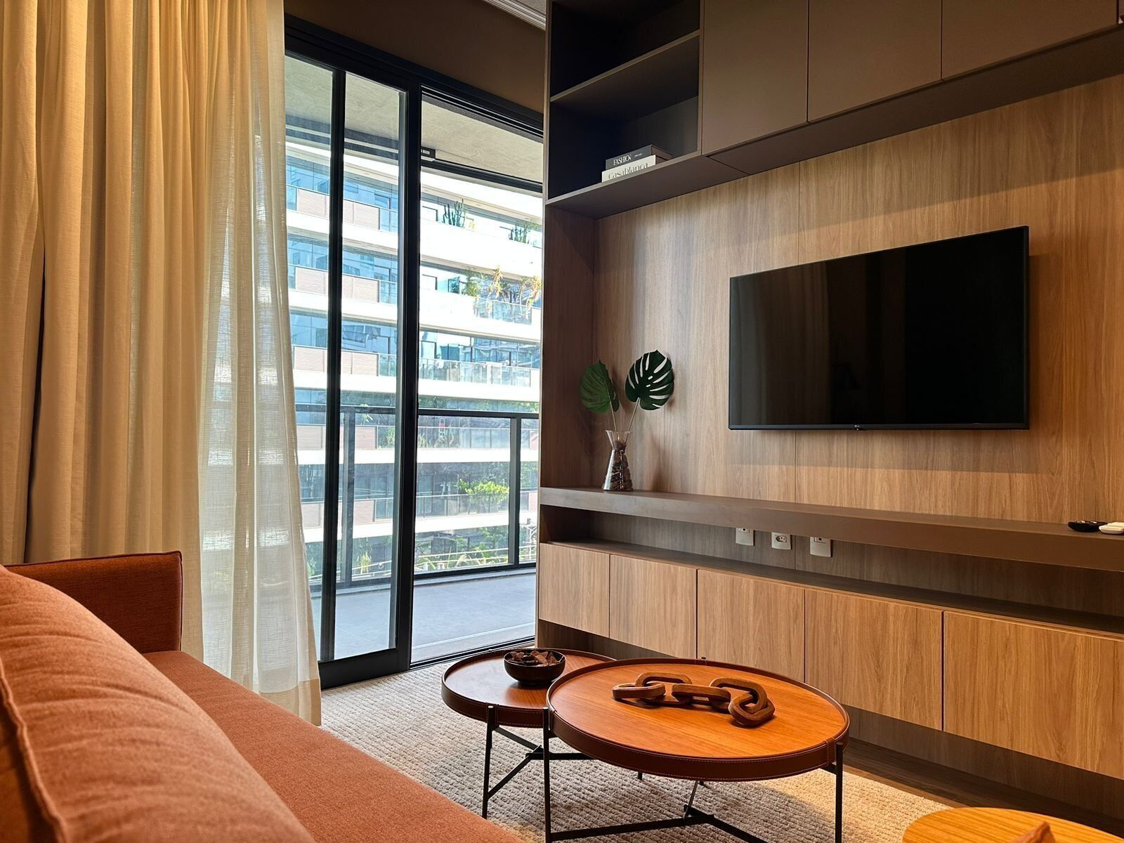 Apartamento básico | Zona de estar | Una televisión