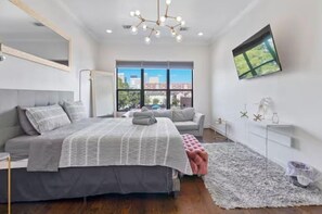 Interior - Skyline Elegance: Chic Midtown Home with Rooftop (Houston)