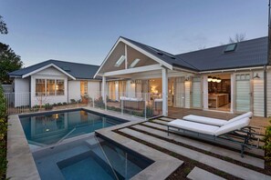 Casa | 4 quartos, acesso à internet de alta velocidade