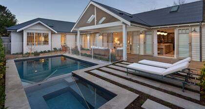 Muskoka Luxe Retreat With Pool Spa Fire Pit