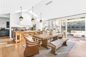 House | 4 bedrooms, Internet - Muskoka Luxe Retreat With Pool Spa Fire Pit (Mount Martha)