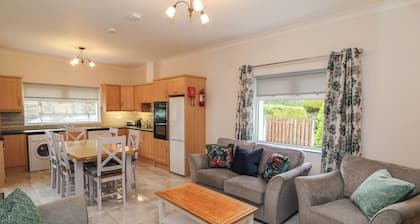 NO 1 LODGE WOOD, pet friendly in Kenmare, County Kerry