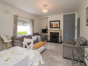 Living area - NO 1 LODGE WOOD, family friendly in Kenmare, County Kerry (Kenmare)