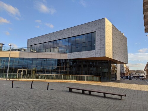 3-bed House - Garden & 30 Mins to Central London