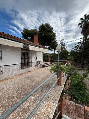 Property grounds - El Capricho aguileño. Rural house 10 minutes from downtown and the beach. (Águilas)