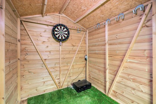 House - Sleeps 4 - Garden - Parking