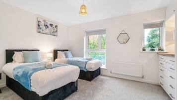 House | 2 bedrooms, iron/ironing board, free WiFi, bed sheets