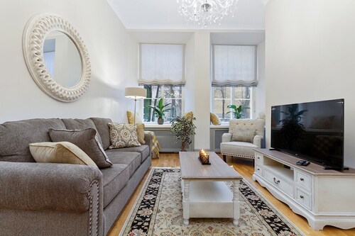 Tallinn’s Old Town Elegance: High Ceilings & Timeless Charm