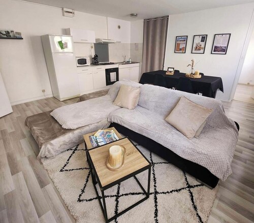 Cosy apartment, 20 minutes from the beach (on foot) - Pets welcome.