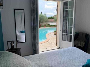 4 bedrooms, iron/ironing board, travel cot, free WiFi - Large 240 m2 house with 15/7 m swimming pool (Saint-Privat-des-Vieux)