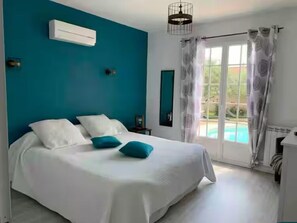 4 habitaciones, tabla de planchar con plancha y cuna de viaje