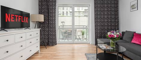 Apartament Comfort | Sala d'estar | Televisor de plasma de 40 polzades amb canals per cable