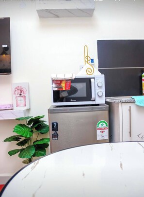 Apartment, 1 Bedroom, Garden View | Microwave - Timelines Studio Jkia Airport View (Syokimau)