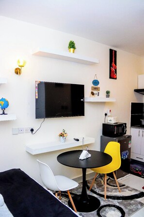 Apartment, 1 Bedroom, Garden View | Room amenity
