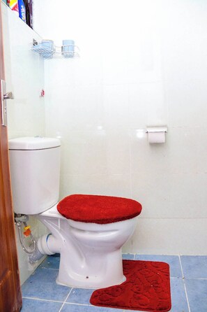 Apartment, 1 Bedroom, Garden View | Bathroom amenities