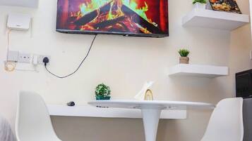 Apartment, 1 Bedroom, Garden View | Interior