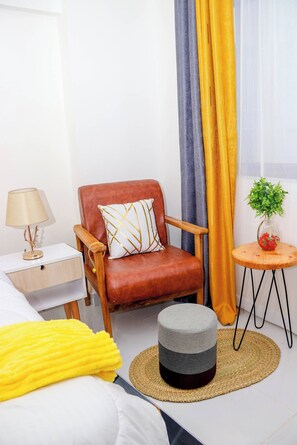 Books - Lux Studio Jkia Airport View Suite (Syokimau)