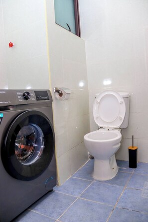 Apartment, 1 Bedroom, Accessible, Garden View | Bathroom