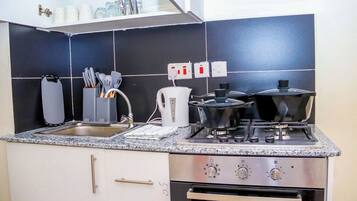 Apartment, 1 Bedroom, City View | Interior