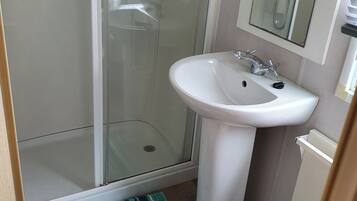 Cabin | Bathroom | Shower, hair dryer, toilet paper