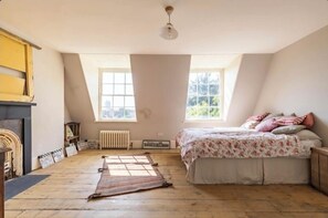 6 bedrooms, free WiFi, bed sheets