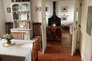 Dining - Chapel Cottage, spacious light and airy cottage in the Cotswolds AONB (Cirencester)