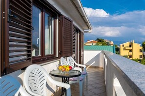 Property grounds - Apartment on the 2nd floor with a sea view (Baska)