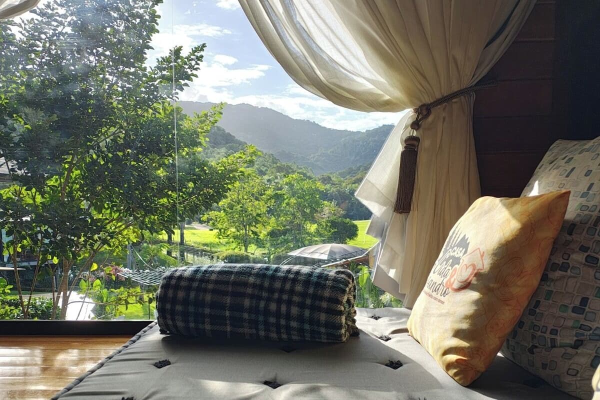 Blackout curtains, free WiFi