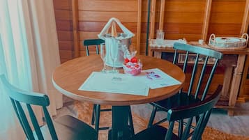 Chalet Deluxe, vista al lago | Restaurantes