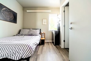 1 bedroom, free WiFi, bed sheets - Cozy Micro Suites: Sleeps 2, Minutes to Downtown (Tacoma)