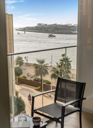 Apartment | 2 bedrooms - Modern 2BR w Direct Beach Access Emaar Beachfront (Dubai)