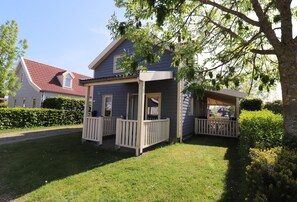 Exterior - Bungalow by Water With Sauna in South Holland (Simonshaven)