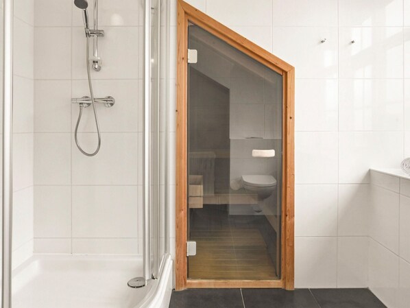 House | Bathroom - Bungalow by Water With Sauna in South Holland (Simonshaven)