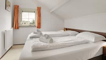 House | 3 bedrooms, individually furnished, bed sheets