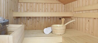 Bungalow by Water With Sauna in South Holland